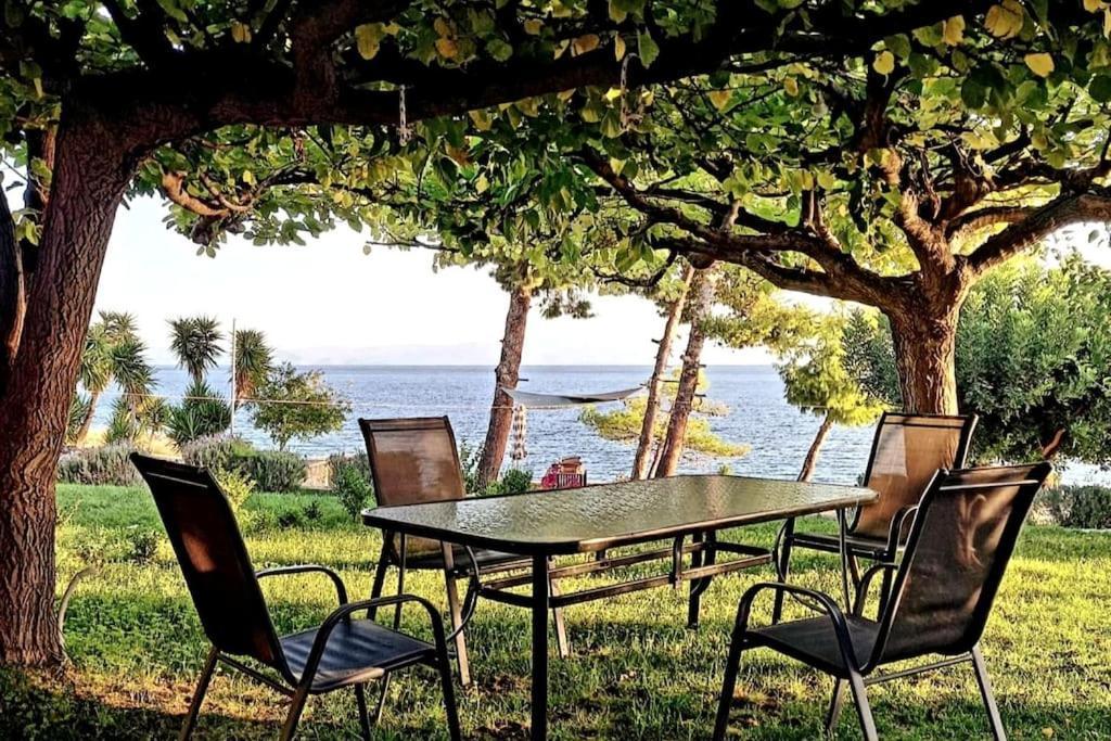 Karantou Villa Tirós Buitenkant foto