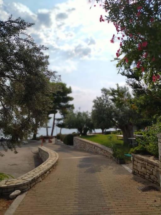 Karantou Villa Tirós Buitenkant foto