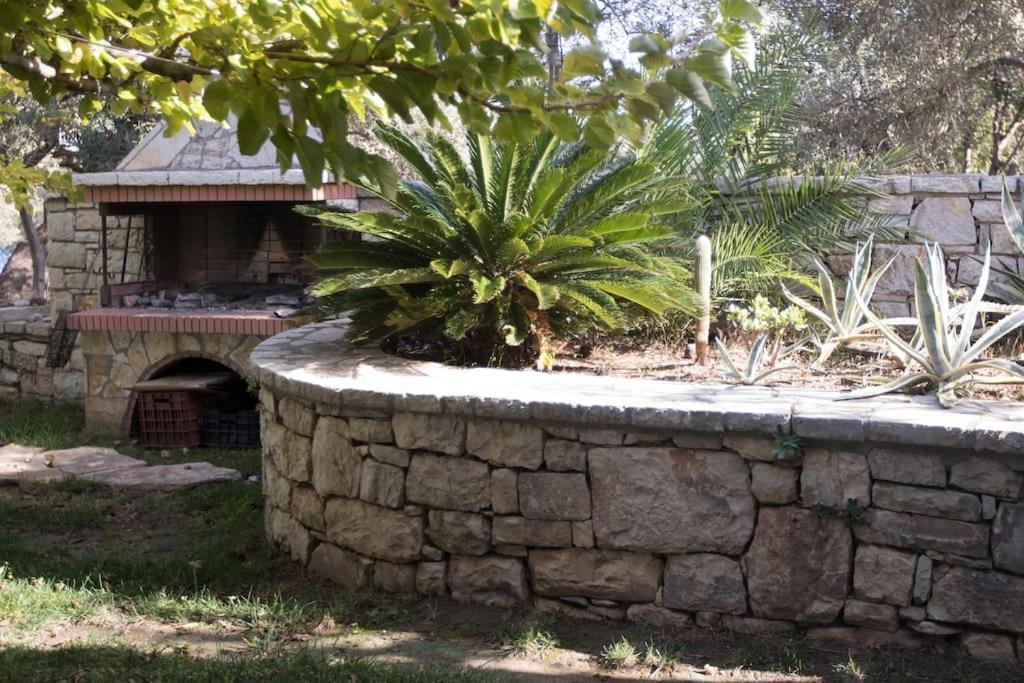 Karantou Villa Tirós Buitenkant foto