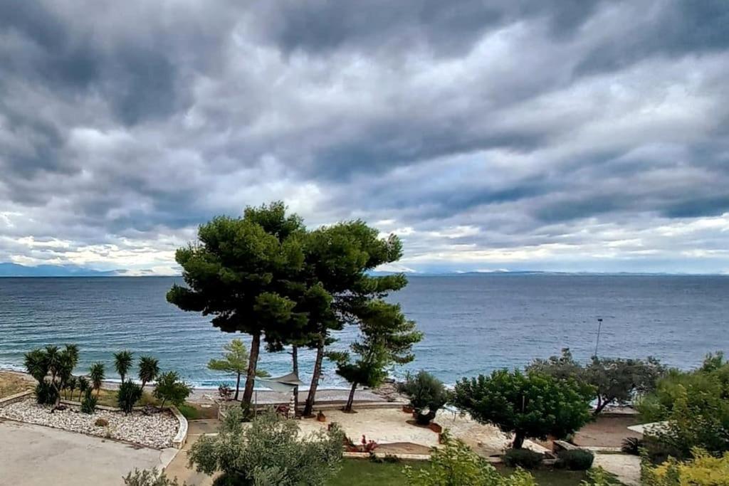 Karantou Villa Tirós Buitenkant foto