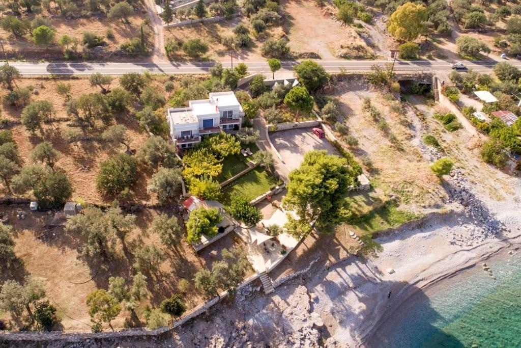 Karantou Villa Tirós Buitenkant foto